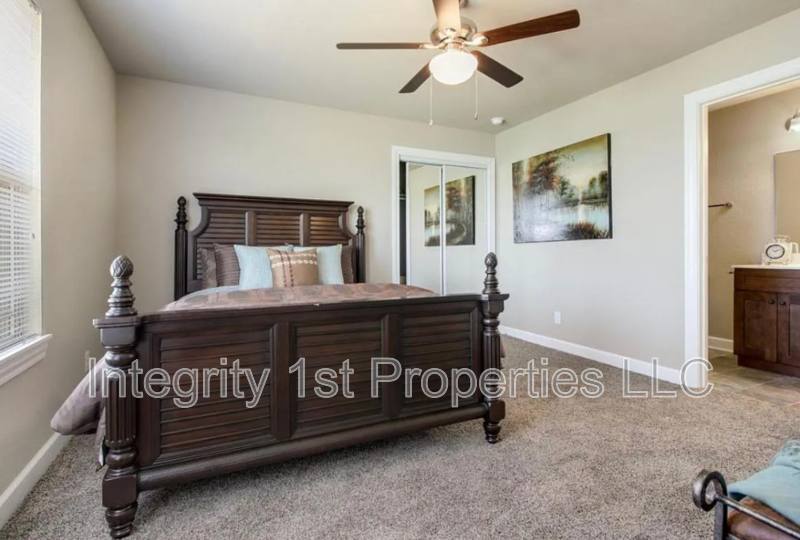 Townhouse for rent at 10509 Clubhouse Dr, Kansas City, KS 66109