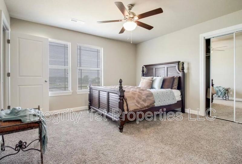 Townhouse for rent at 10509 Clubhouse Dr, Kansas City, KS 66109