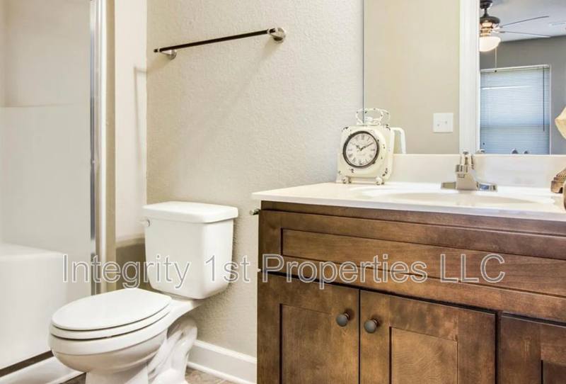 Townhouse for rent at 10509 Clubhouse Dr, Kansas City, KS 66109