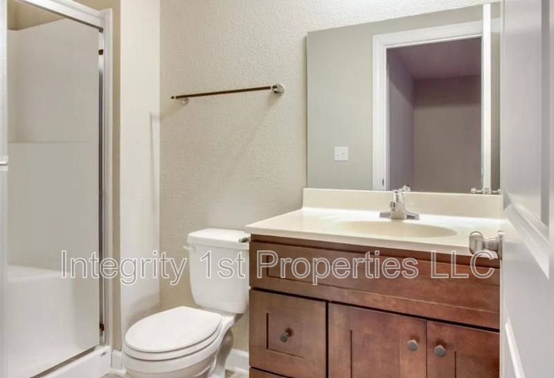 Townhouse for rent at 10509 Clubhouse Dr, Kansas City, KS 66109