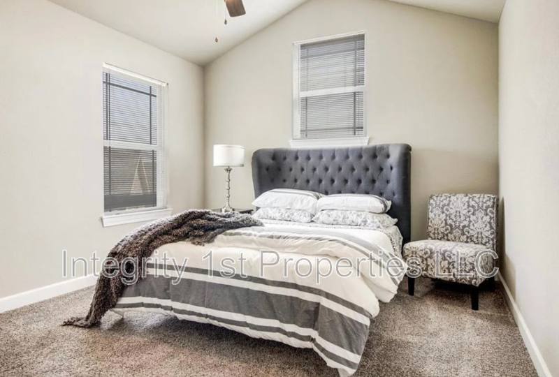 Townhouse for rent at 10509 Clubhouse Dr, Kansas City, KS 66109
