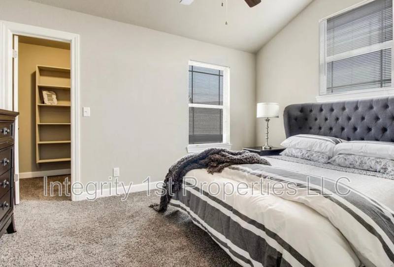 Townhouse for rent at 10509 Clubhouse Dr, Kansas City, KS 66109