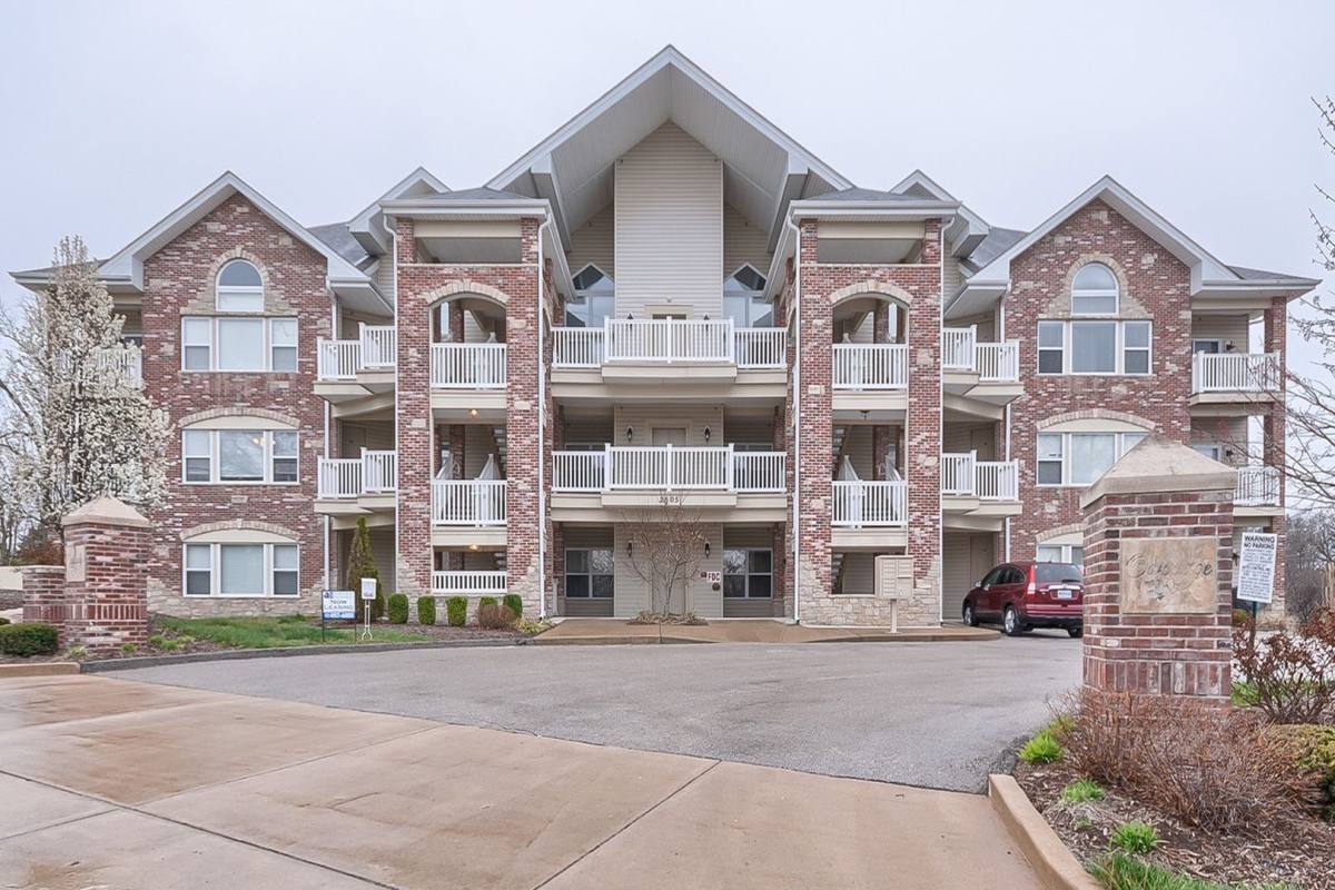 Apartment for rent at 2505 Arena Parkway, Saint Charles, MO 63303
