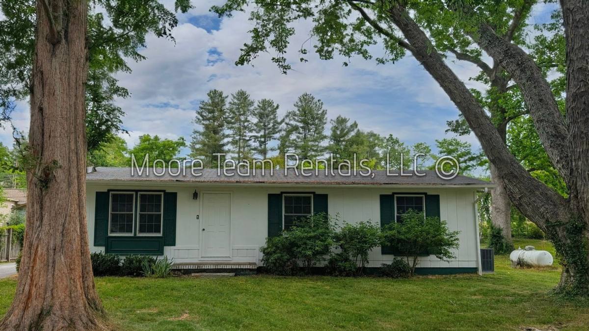 House for rent at 120 Robin St, Hendersonville, NC 28739