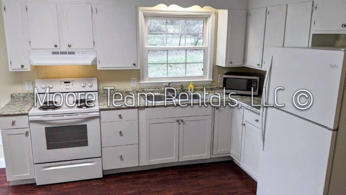House for rent at 120 Robin St, Hendersonville, NC 28739