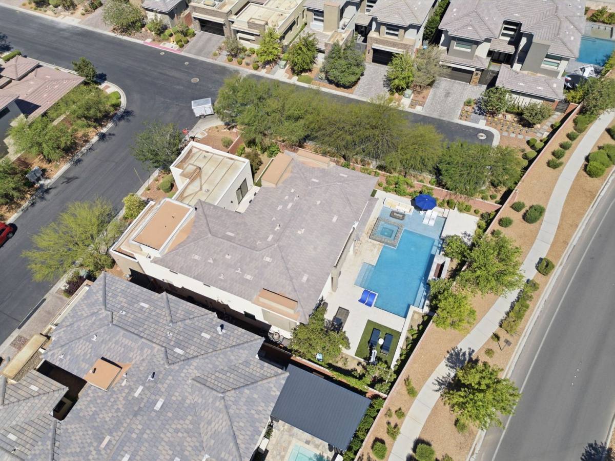 House for rent at 2 Garden Rain Dr, Las Vegas, NV 89135