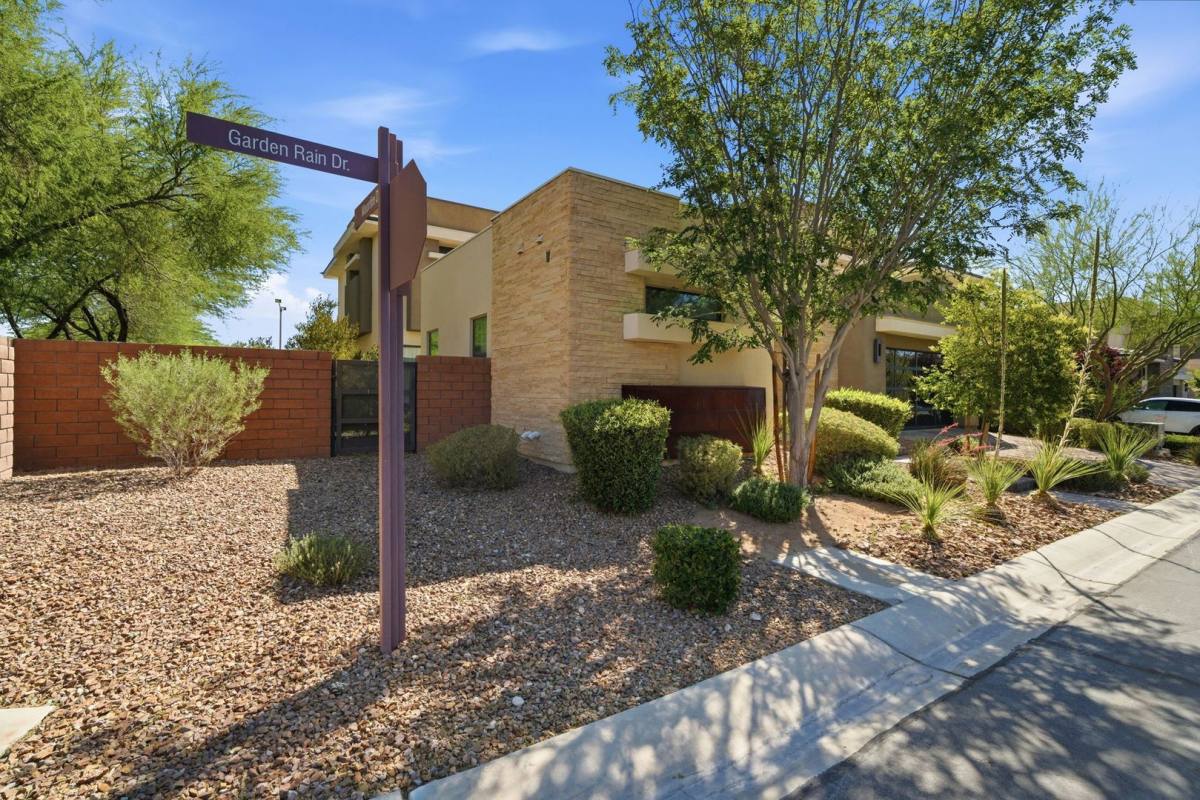 House for rent at 2 Garden Rain Dr, Las Vegas, NV 89135