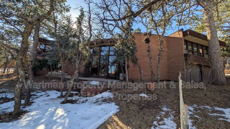 House for rent at 15 Upland Rd, Colorado Springs, CO 80906