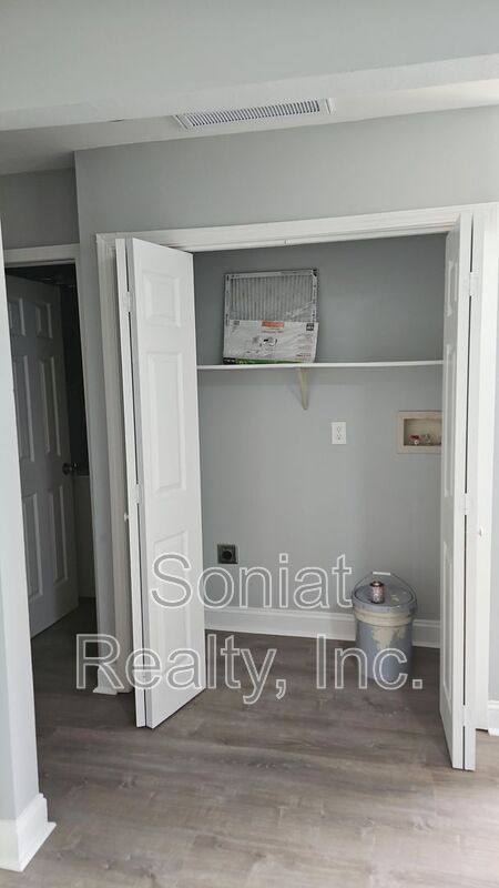 Apartment for rent at 924 Deslonde St #B, New Orleans, LA 70117