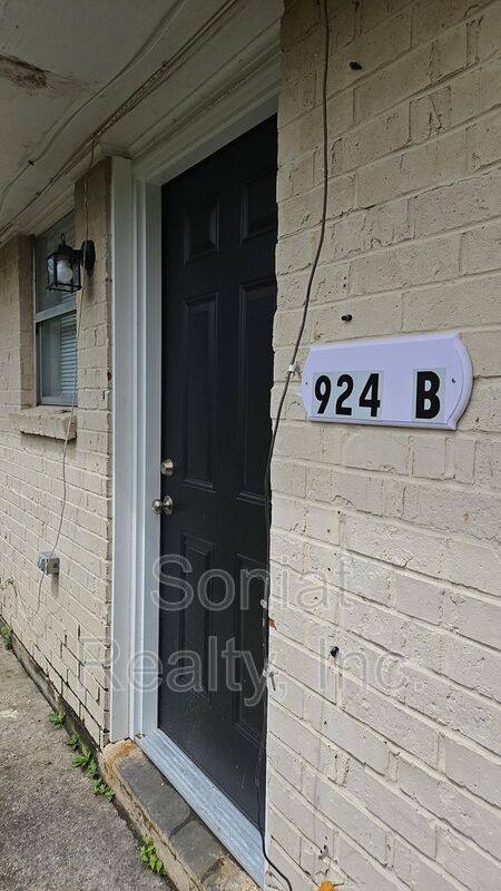Apartment for rent at 924 Deslonde St #B, New Orleans, LA 70117