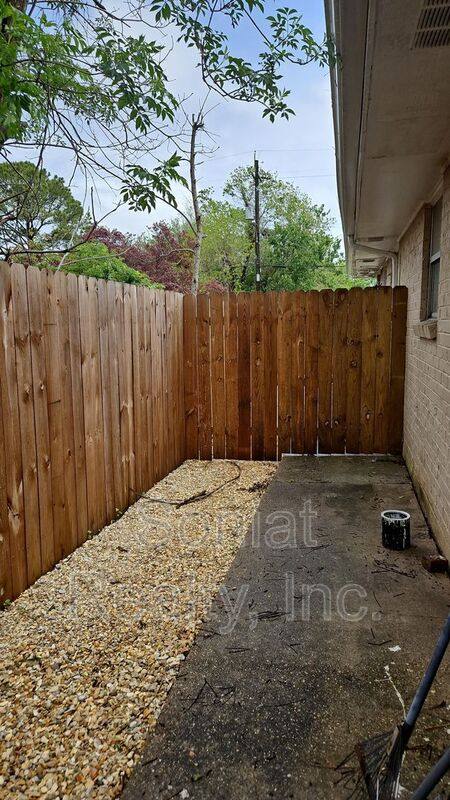 Apartment for rent at 924 Deslonde St #B, New Orleans, LA 70117