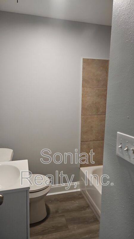Apartment for rent at 924 Deslonde St #B, New Orleans, LA 70117