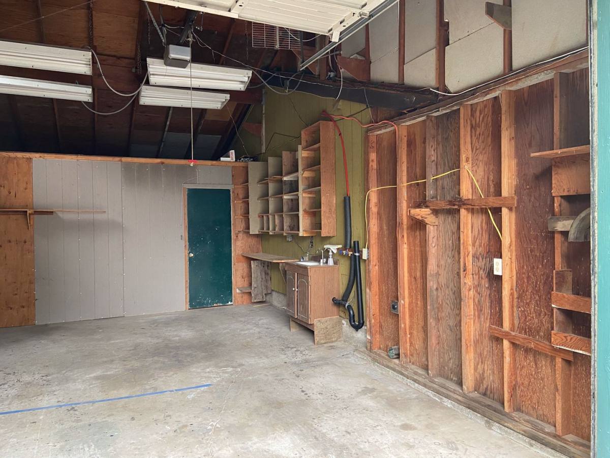 Apartment for rent at 5543 SE Gill St, Portland, OR 97267