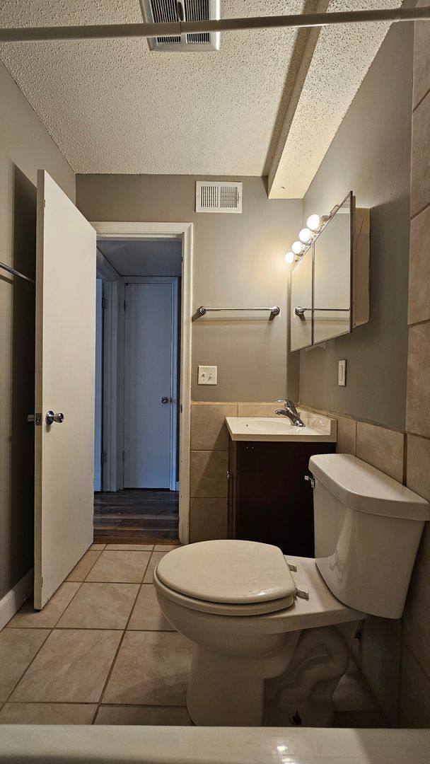 Apartment for rent at 622 S 36th St, Omaha, NE 68105