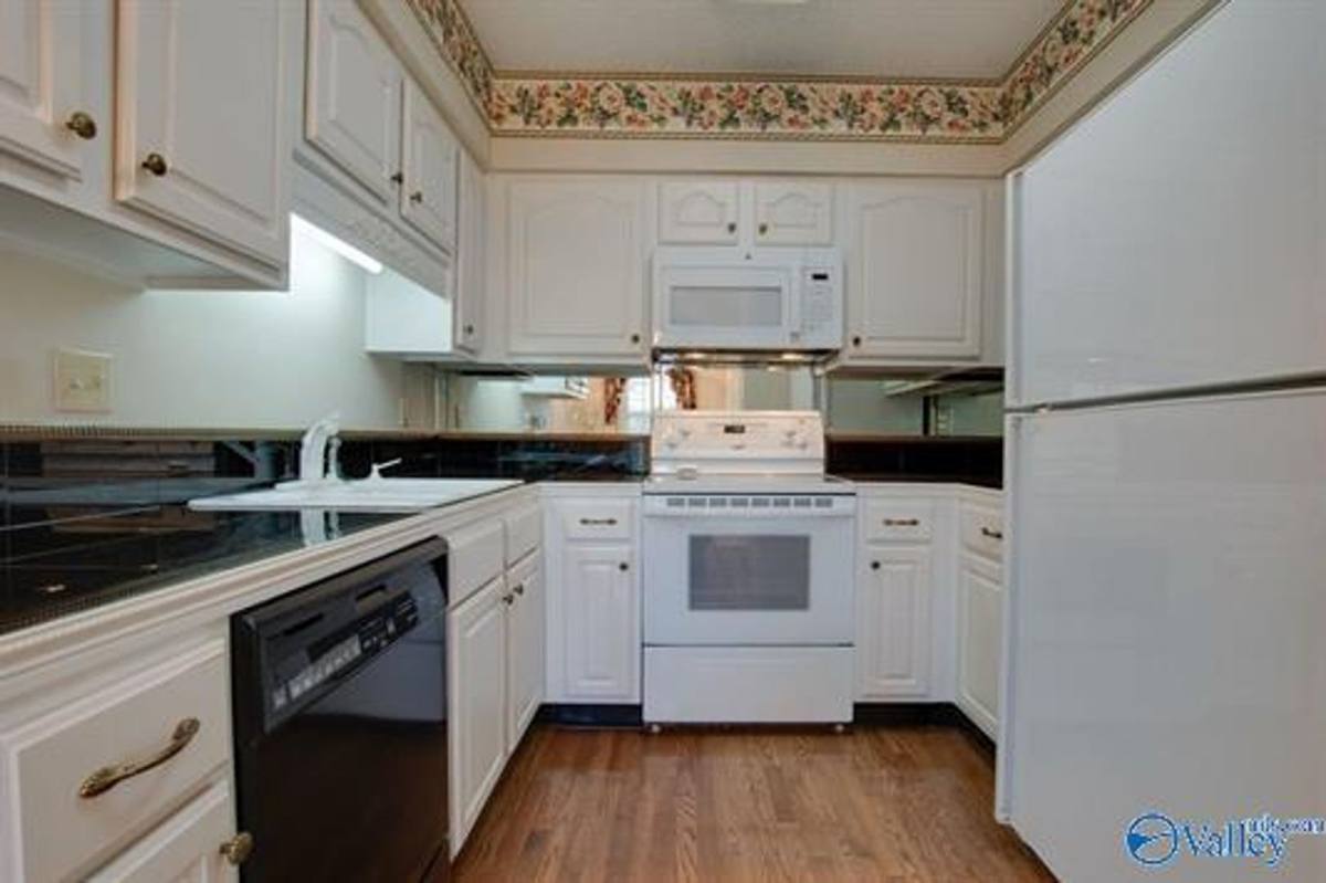 Townhouse for rent at 313 Kensignton Court, Huntsville, AL 35802