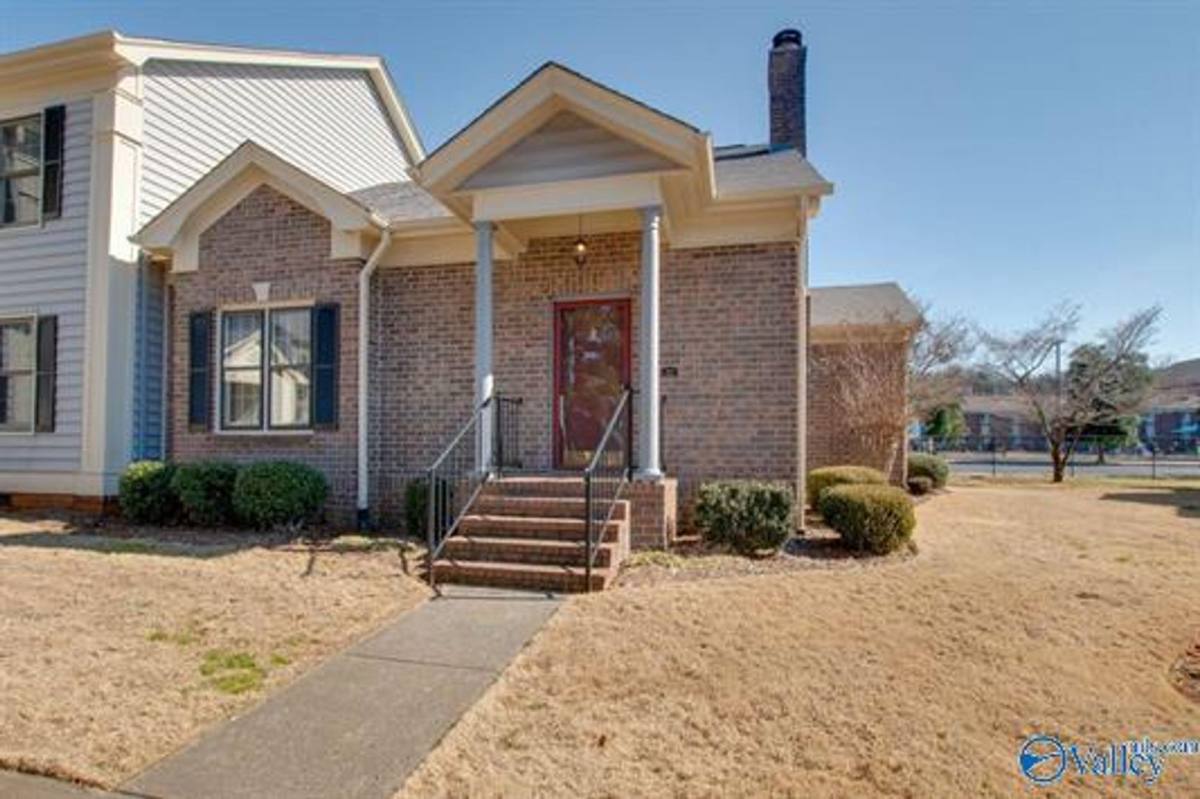 Townhouse for rent at 313 Kensignton Court, Huntsville, AL 35802