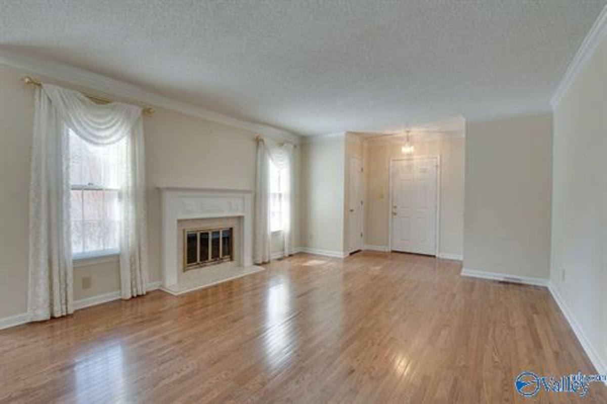 Townhouse for rent at 313 Kensignton Court, Huntsville, AL 35802