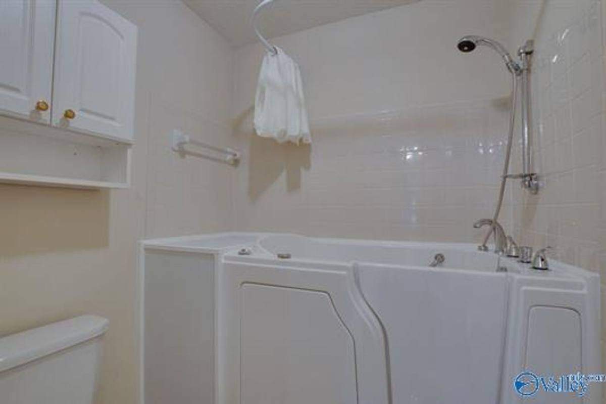 Townhouse for rent at 313 Kensignton Court, Huntsville, AL 35802