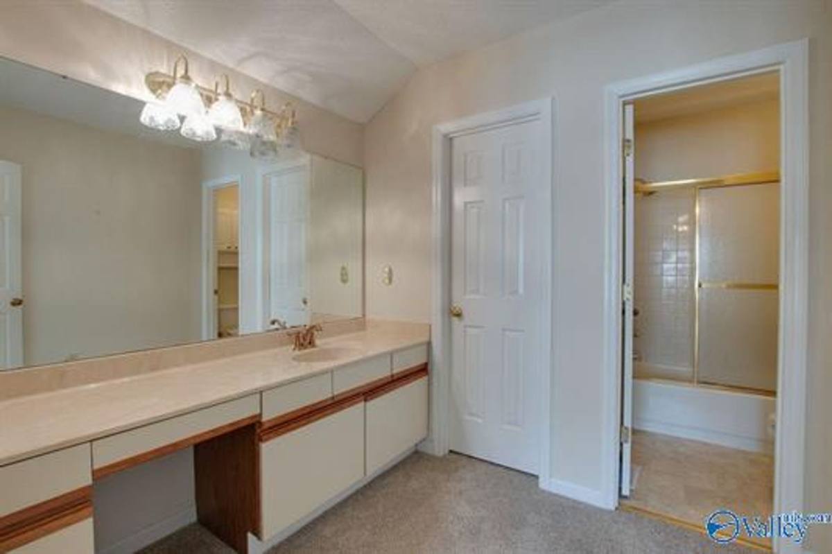 Townhouse for rent at 313 Kensignton Court, Huntsville, AL 35802