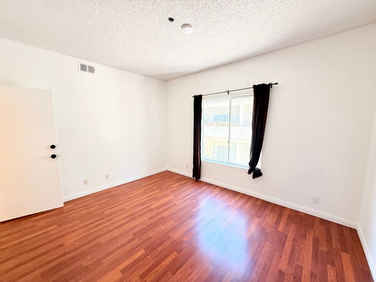 Condo for rent at 2905 Montrose Ave #416, La Crescenta, CA 91214