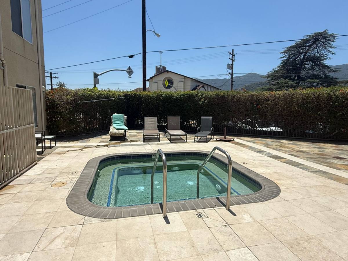 Condo for rent at 2905 Montrose Ave #416, La Crescenta, CA 91214