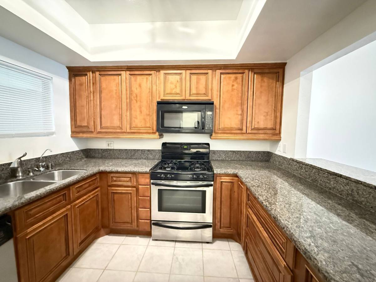 Condo for rent at 2905 Montrose Ave #416, La Crescenta, CA 91214