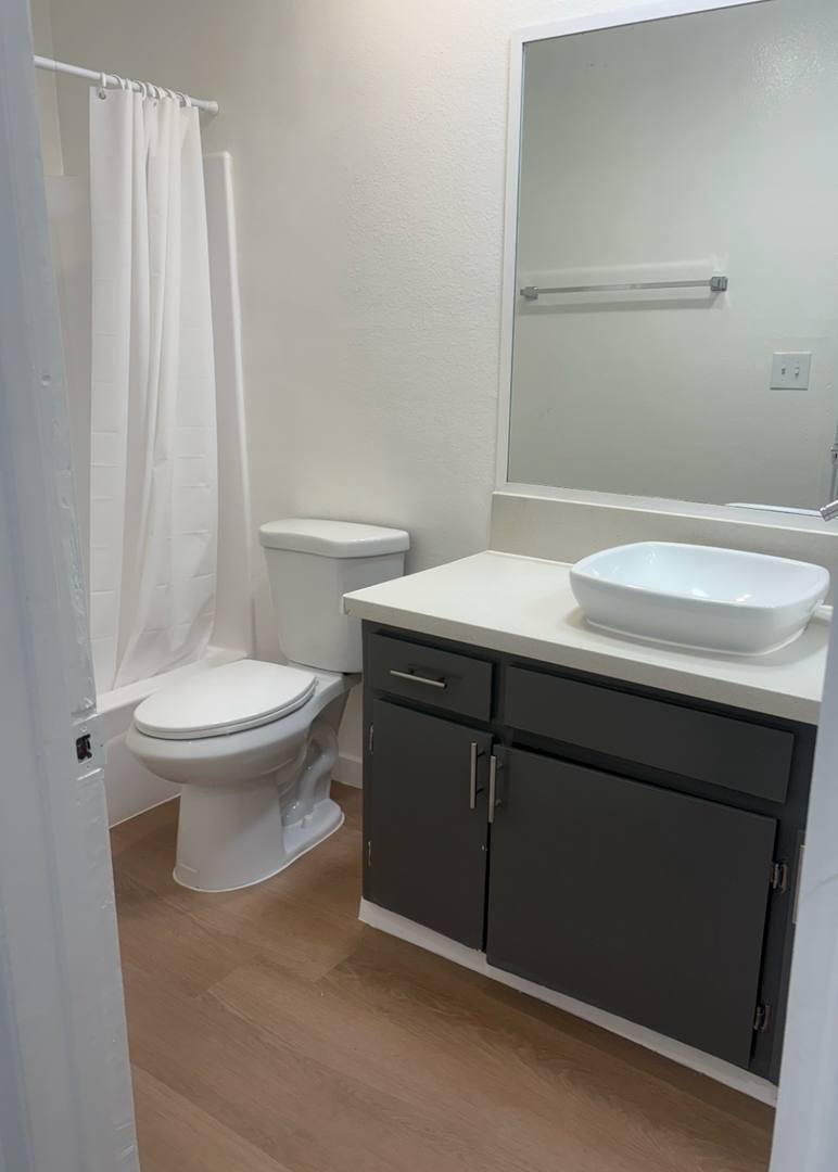 Apartment for rent at 7061 Whitsett Ave, North Hollywood, CA 91605