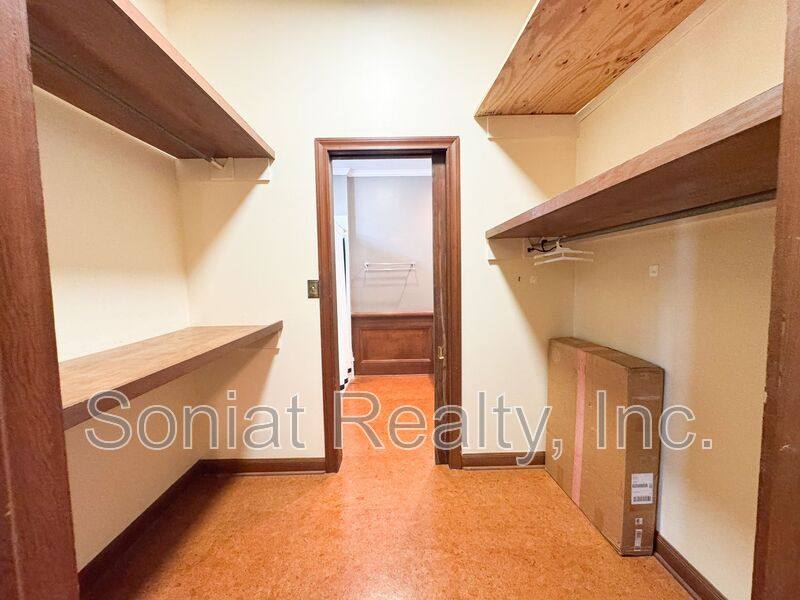 Apartment for rent at 2726 Prytania St #7, New Orleans, LA 70130