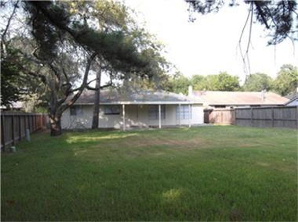 House for rent at 22603 Millgate Dr, Spring, TX 77373