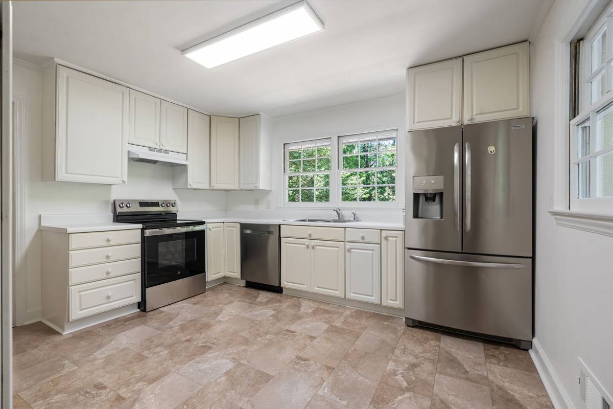 House for rent at 1209 Roosevelt Dr, Chapel Hill, NC 27514