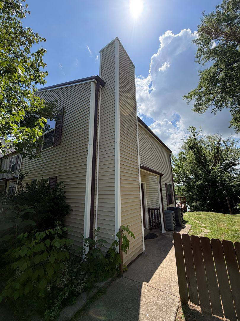 Townhouse for rent at 921 Kingsbury Dr, Clarksville, TN 37040
