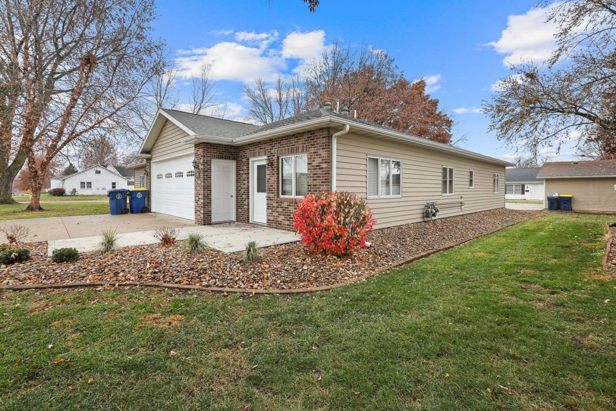 House for rent at 1001 W Fourth St, Pella, IA 50219