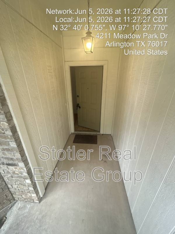 House for rent at 4211 Meadow Park Dr, Arlington, TX 76017
