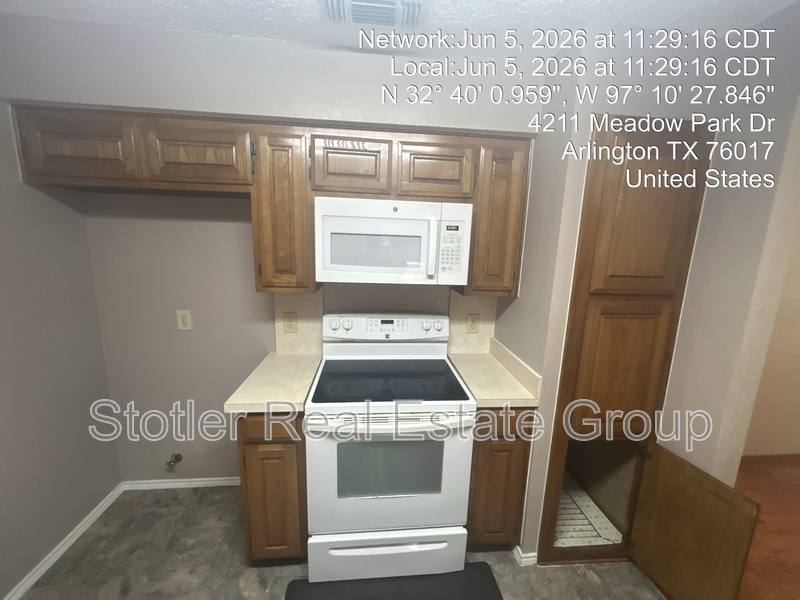 House for rent at 4211 Meadow Park Dr, Arlington, TX 76017