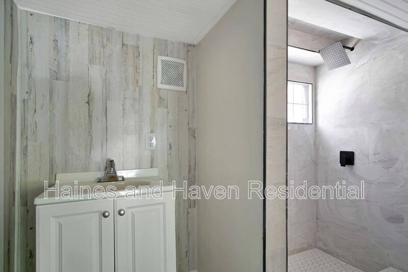 Apartment for rent at 658 Ave B NW, Winter Haven, FL 33881