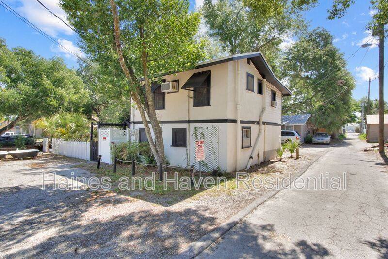Apartment for rent at 658 Ave B NW, Winter Haven, FL 33881