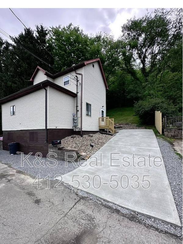 Apartment for rent at 224 N 5th St #1, West Newton, PA 15089