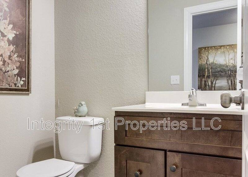 Townhouse for rent at 10501 Clubhouse Dr, Kansas City, KS 66109