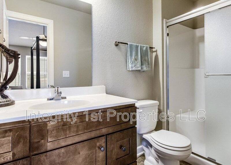 Townhouse for rent at 10501 Clubhouse Dr, Kansas City, KS 66109