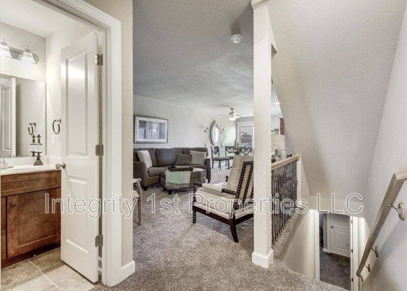 Townhouse for rent at 10501 Clubhouse Dr, Kansas City, KS 66109