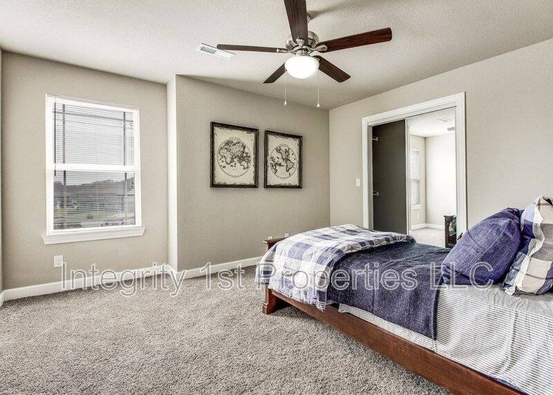 Townhouse for rent at 10501 Clubhouse Dr, Kansas City, KS 66109