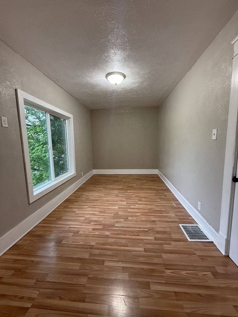 House for rent at 1568 W Franklin St #1, Elkhart, IN 46516