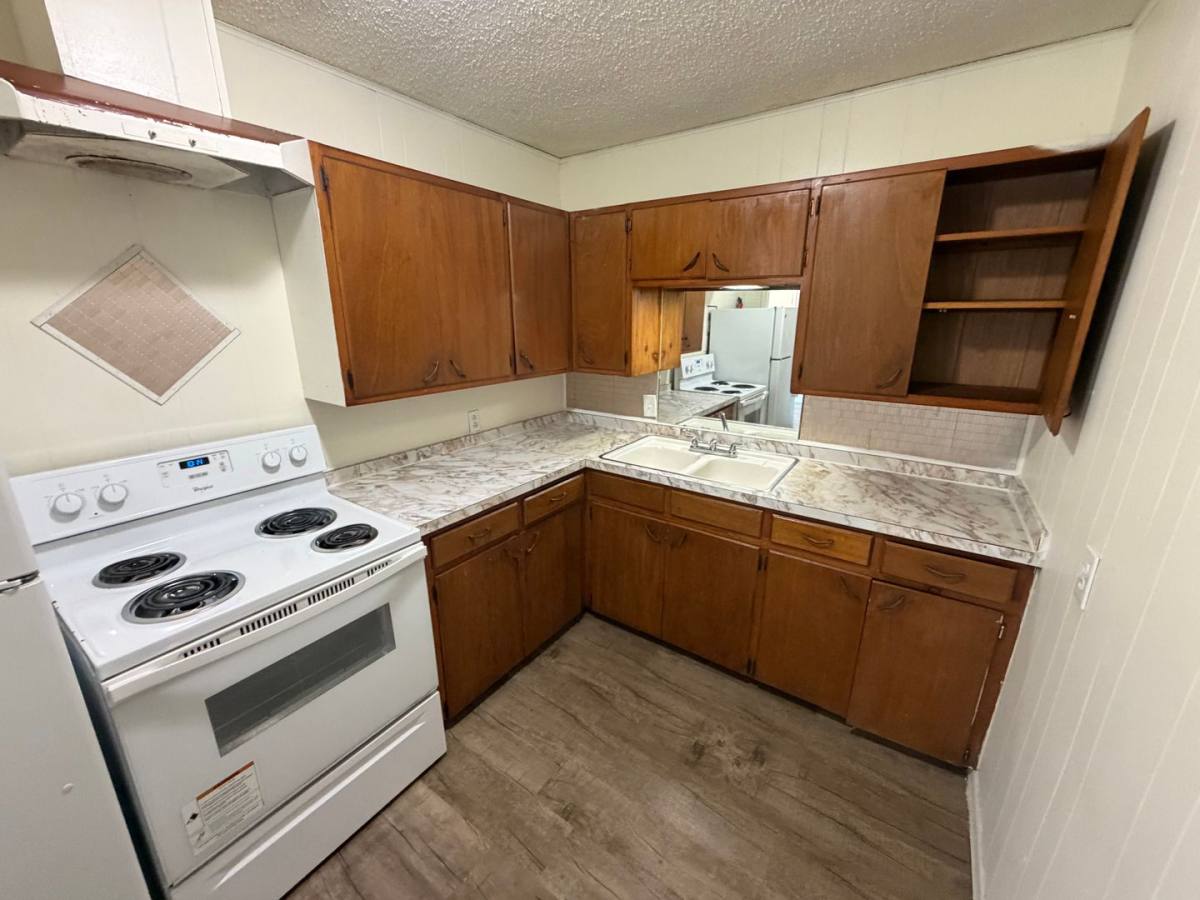 Apartment for rent at 421 E 10th St, Baxter Springs, KS 66713