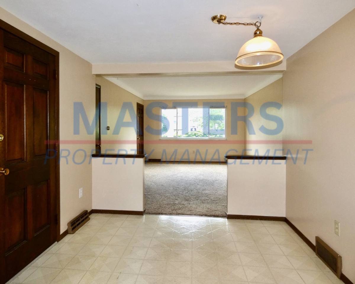 Apartment for rent at 135 Edgewood Dr, Perrysburg, OH 43551