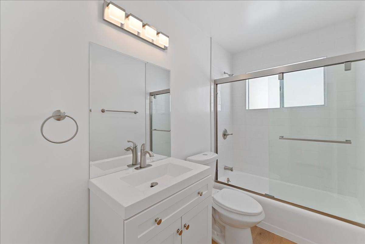 Apartment for rent at 6615 Franklin Ave #323, Los Angeles, CA 90028