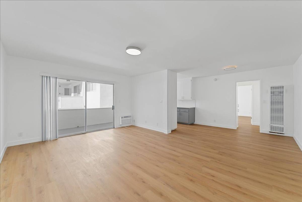 Apartment for rent at 6615 Franklin Ave #323, Los Angeles, CA 90028