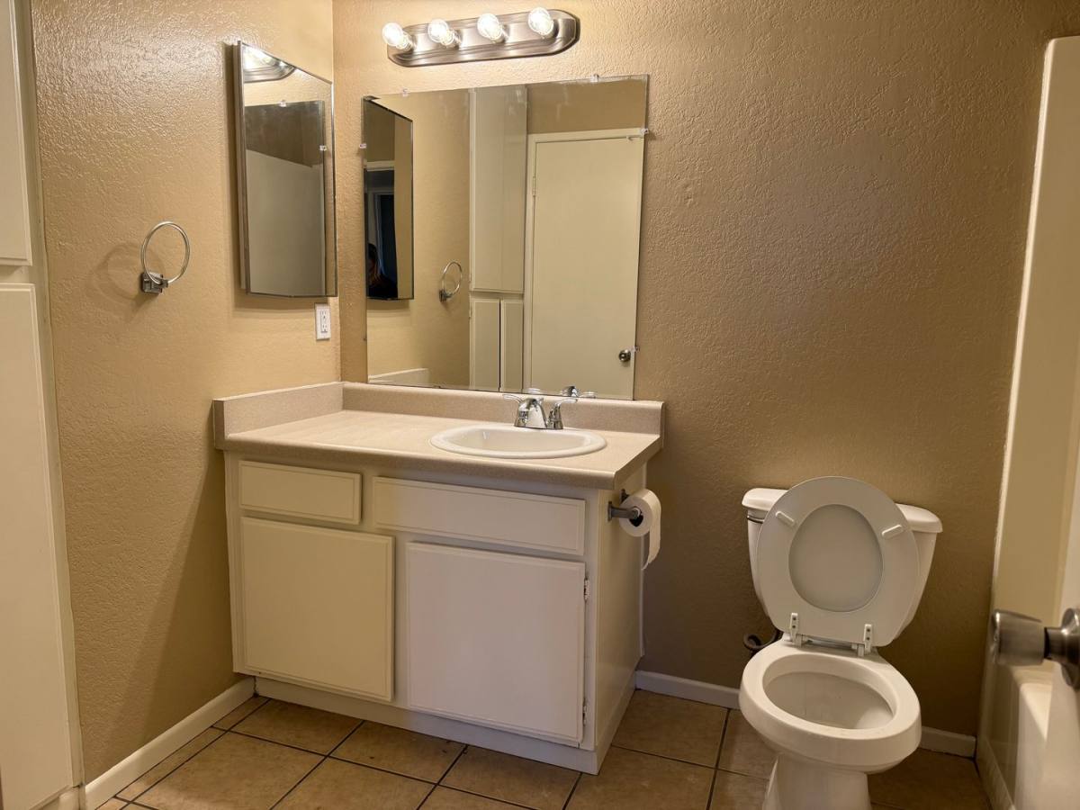 Apartment for rent at 4830 Columbus St, Bakersfield, CA 93306