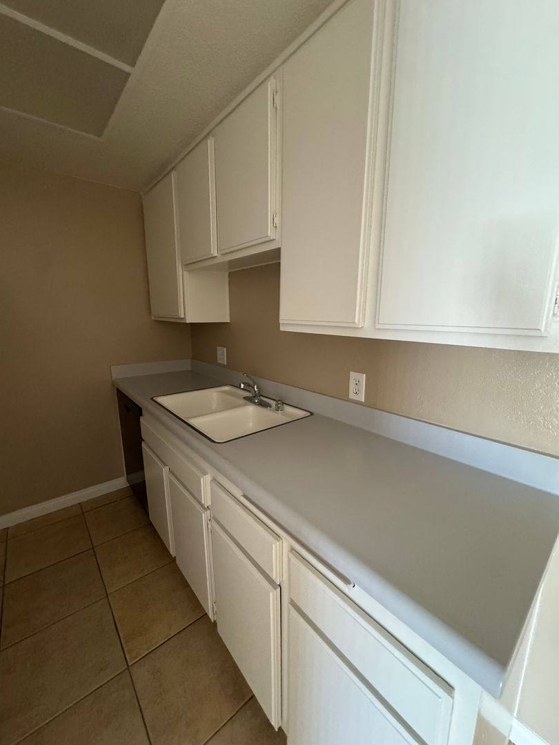 Apartment for rent at 4830 Columbus St, Bakersfield, CA 93306