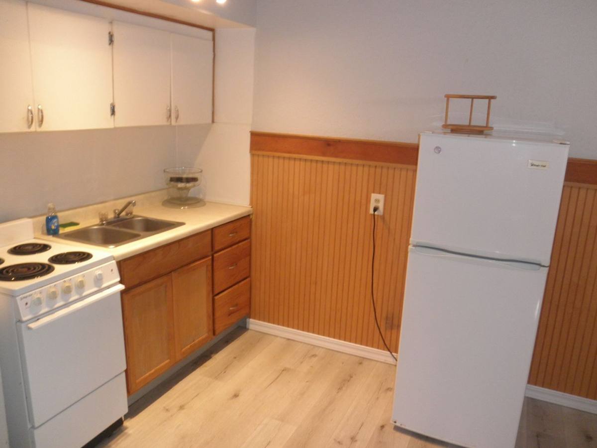 House for rent at 1118 3rd St NW, Salem, OR 97304