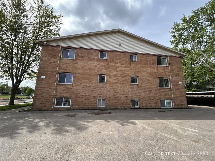 Apartment for rent at 1420 S Pennsylvania Ave, Lansing, MI 48910